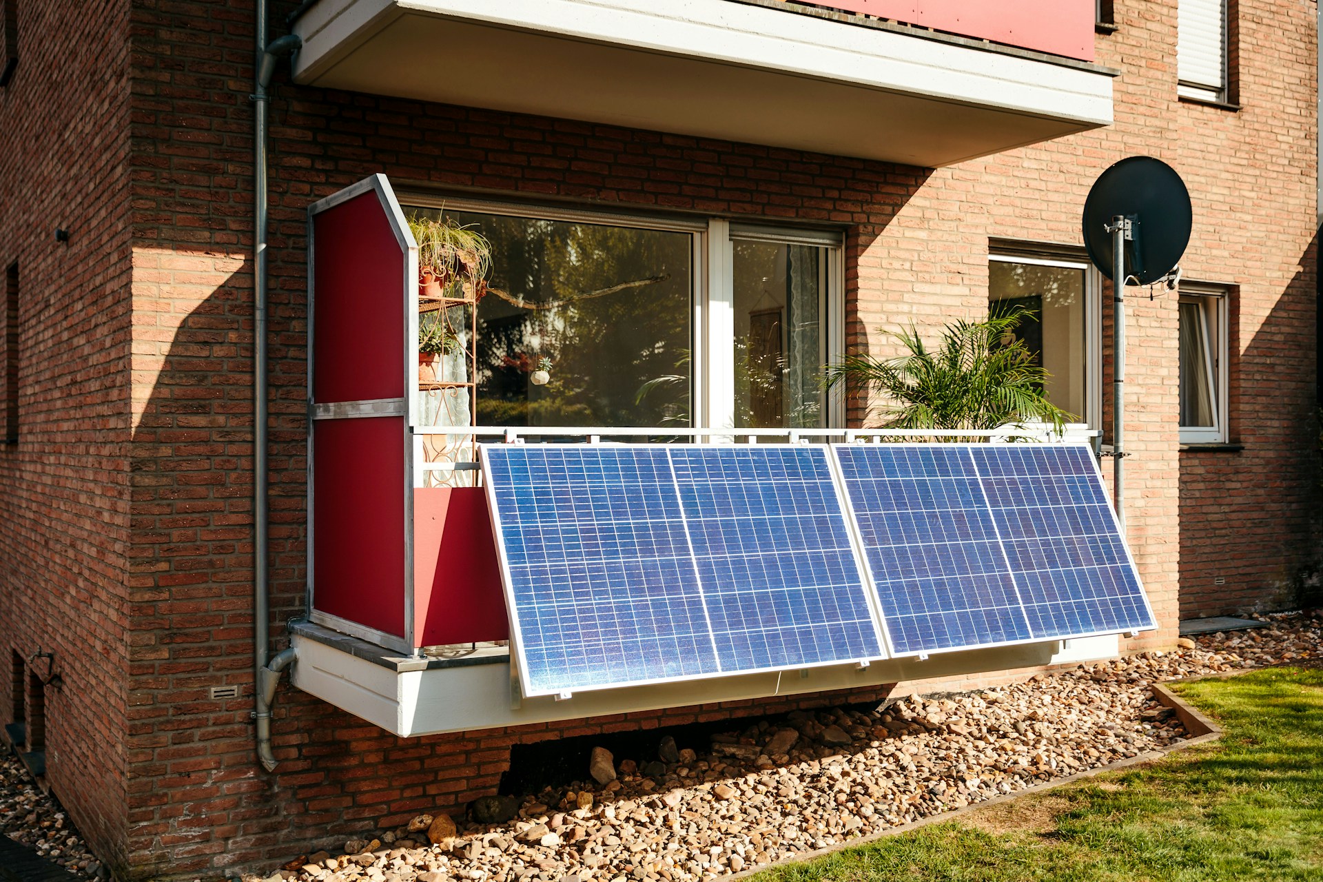 DIY balcony solar installation
